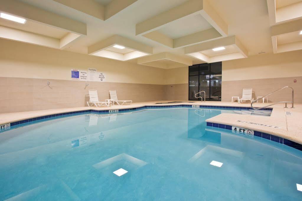 Holiday Inn Express Waycross Ngoại thất bức ảnh